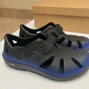 Oofos OOcandoo Sandal Men’s 7/ Women’s 9